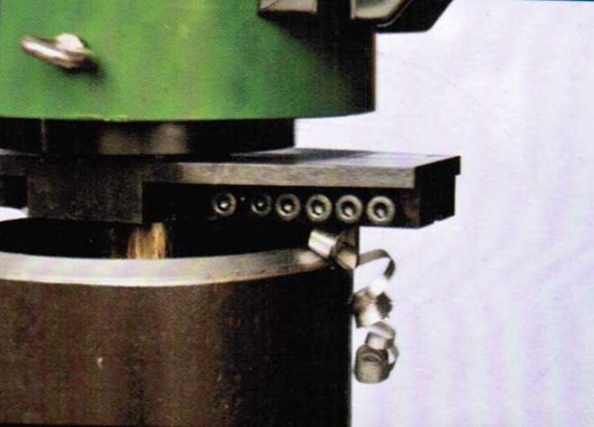 點擊查看詳細信息<br>標題：管子坡口機工作照 閱讀次數(shù)：10982