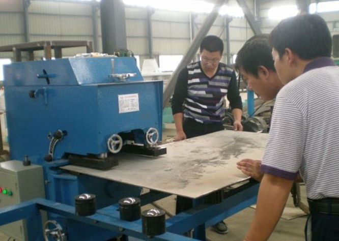 點擊查看詳細信息<br>標題：固定式平板坡口機工作照 閱讀次數(shù)：11146