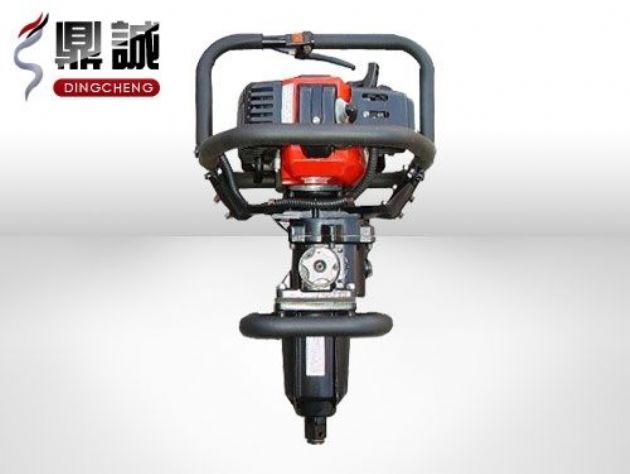 點擊查看詳細信息<br>標題：便攜式內(nèi)燃扳手 閱讀次數(shù)：4770